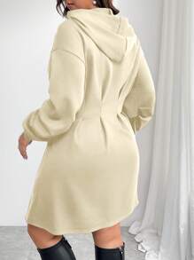 SHEIN Privé 2025 情人节秋季加大女装、秋季运动衫、秋季女式裙子、女式黑色连衣裙、黑色长袖连衣裙、腰部 A 字形连帽运动衫、辣妹迷你连衣裙腰部运动衫裙、黑色返校派对装 - 杏色 - 查看 2