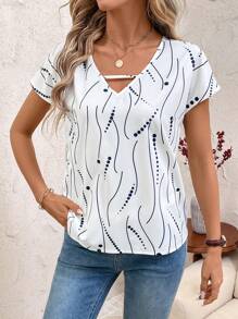 SHEIN Clasi Blusa casual de manga corta con estampado todo sobre efecto calado para mujer