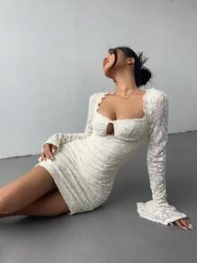 Aloruh 女士纯色奶油色优雅性感浪漫复古修身甜心领镂空喇叭袖褶皱短裙、连衣裙、女士连衣裙、Y2K 服装、长袖连衣裙、优雅连衣裙、新年女装、连衣裙、女士 S 白色连衣裙、优雅女士连衣裙、情人节