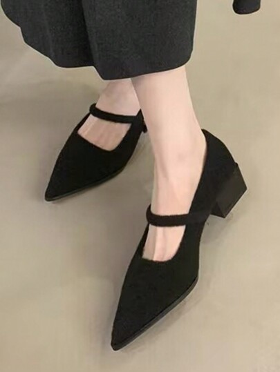 أحذية كعب عالٍ للبنات والمراهقين ذات تصميم بسيط مريح وعصري، ذات رقبة مدببة وكعب متوسط مع إبزيم باللون الأسود المخطط