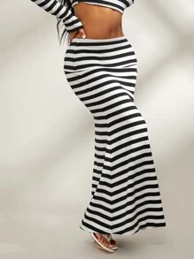 SHEIN SXY Falda larga y acampanada con cintura plegable en blanco y negro a rayas, cómoda y casual, adecuada para primavera, otoño e invierno