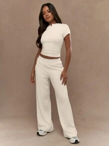 MISSGUIDED Conjunto de dos piezas con top de manga corta con botones hasta la mitad y cuello redondo en contraste y pantalones de pierna ancha