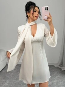 Chiquease Vestido elegante de mini falda con escote en V y manga de volantes en tela brillante - Albaricoque - Ver 4