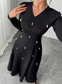 Modelyn Women's V-Neck Long Sleeve Accessory Decor Minimalist Casual Long Dress Long Evening Dresses - Black - View 2
