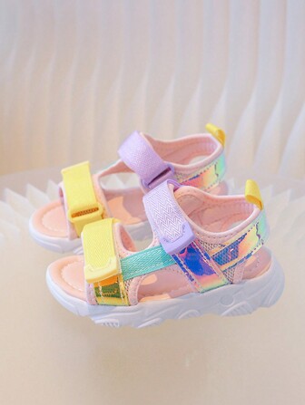 适合幼儿男孩和女孩的彩色软底钩环沙滩凉鞋
