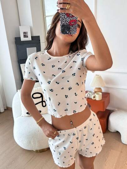 SHEIN Teen Girl Ditsy Floral Soft And Cozy Knit Short Sleeve Top And Shorts Two-Piece Pajama Set, Korean Style