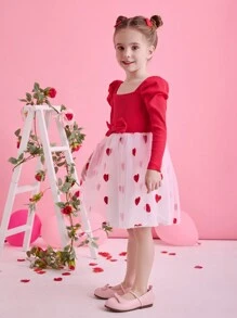 Glamorique Kids Vestido de manga larga con malla con diseño de corazón rojo para niña en el Día de San Valentín. El rojo es el color clásico que representa la pasión y el romance del Día de San Valentín. El patrón de corazón hace eco directo del tema emocional del Día de San Valentín, lo que le da a este vestido una calidez y dulzura visual para la festividad. El diseño de manga larga es adecuado para llevar en las temporadas de primavera y otoño del Día de San Valentín, lo que lo hace práctico y a la moda.