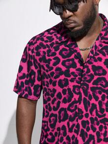 Manfinity VCAY Męska bluzka z nadrukiem w panterkę i krótkim rękawem, zapinana z przodu na guziki, w dużym rozmiarze