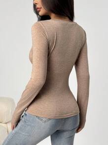 Flirla Camiseta básica minimalista de manga larga con cuello en V y detalles decorativos con pliegues