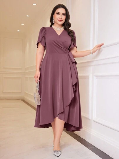 Modelyn Vestido elegante de manga corta con escote cruzado, nudo y diseño floral de pétalo en talla grande para mujeres en color liso