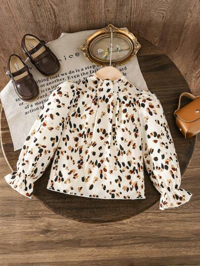 SHEIN LMoss Kids LMoss ung flicka 1 st blommig plisserad Fritidsdaglig långärmad skjorta Bekväm och mångsidig, lämplig för höst, vår, och sommar och höst, åldrarna 4-7, perfekt för utflykter, skolan, hemmet, semestern och resor. Perfekt för fritids- och vardagskläder, matchning av syster och jag, matchning av mamma och dotter.