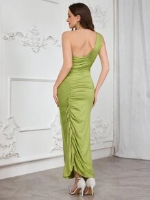 Modelyn Women's Solid Color Asymmetric Shoulder Sleeveless Pleated Minimalist Dress Long Evening Dresses