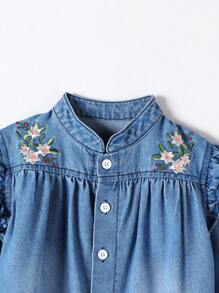 年轻女孩立领荷叶边花朵装饰长袖宫廷风褶边袖口休闲宽松牛仔衬衫 - 深色水洗藍 - 查看 5