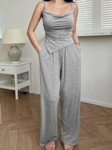 DAZY Conjunto de pijama con top corto escote redondo con detalle de pliegues y pantalón suelto y recto para usar en casa