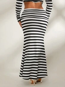 SHEIN SXY Falda larga y acampanada con cintura plegable en blanco y negro a rayas, cómoda y casual, adecuada para primavera, otoño e invierno