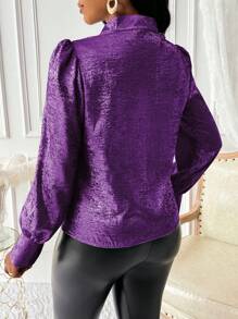 VaVaBold Elegante romantische damesblouse met kralenhalslijn, gemaakt van glanzende stof