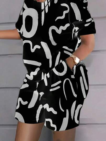SHEIN Plus Size Random Print Short Sleeve Shorts 2pcs Set, Summer