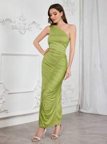 Modelyn Women's Solid Color Asymmetric Shoulder Sleeveless Pleated Minimalist Dress Long Evening Dresses