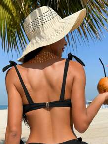 Top de bikini de color liso con push-up y plisados en la parte delantera, con tirantes ajustables para mujeres - Negro - Ver 2