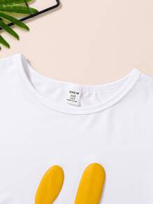 SHEIN 1 件女童黄色短袖上衣，休闲时尚设计，可爱外观，正面有黄色和白色 3D 植绒笑脸印花，牛奶丝面料舒适插肩圆领上衣，适合日常穿着、外出、旅行、室内和室外、夏季