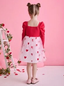 Glamorique Kids Vestido de manga larga con malla con diseño de corazón rojo para niña en el Día de San Valentín. El rojo es el color clásico que representa la pasión y el romance del Día de San Valentín. El patrón de corazón hace eco directo del tema emocional del Día de San Valentín, lo que le da a este vestido una calidez y dulzura visual para la festividad. El diseño de manga larga es adecuado para llevar en las temporadas de primavera y otoño del Día de San Valentín, lo que lo hace práctico y a la moda.