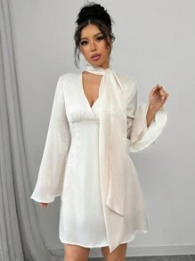 Chiquease Vestido elegante de mini falda con escote en V y manga de volantes en tela brillante - Albaricoque - Ver 5