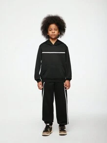 SHEIN Conjunto informal de estilo callejero para niño preadolescente con sudadera con capucha y pantalones con cordón en la cintura