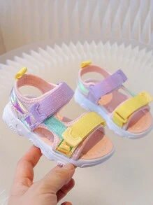 صنادل شاطئ ناعمة الأسفل بأخاذة الألوان للأولاد والبنات الصغار