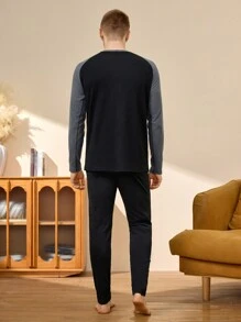 Set de 2 piezas Camisa y pantalones de traje cálido con cuello redondo y mangas raglan de color contrastante para hombre