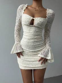 Aloruh 女士纯色奶油色优雅性感浪漫复古修身甜心领镂空喇叭袖褶皱短裙、连衣裙、女士连衣裙、Y2K 服装、长袖连衣裙、优雅连衣裙、新年女装、连衣裙、女士 S 白色连衣裙、优雅女士连衣裙、情人节