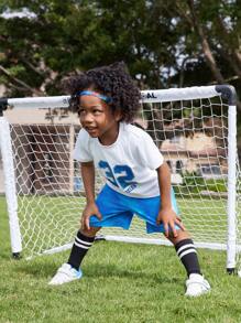 SHEIN 4t 年轻男孩白色圆领篮球球衣和短裤套装，男孩运动服 - 彩色 - 查看 1