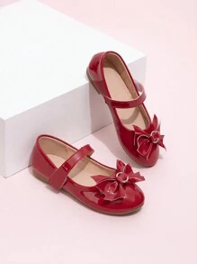 1 双百搭漆皮玛丽珍平底鞋，带蝴蝶结装饰，适合所有季节的女孩