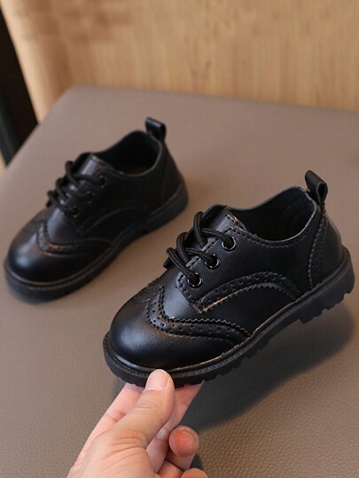 زوج من أحذية الأطفال البنين والبنات من الجلد، بتصميم بسيط بخطاف وعروة للحفلات والمناسبات والاستخدام اليومي، مناسبة لفصلي الربيع والخريف، مناسبة للرضع والأطفال الصغار