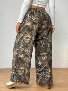 SHEIN EZwear Damen Große Größen Camo Hosen, Kordhosen, Winterbekleidung für Frauen, mit Taschen, lässige Gerade Bein Hosen mit Tarnmuster-Muster