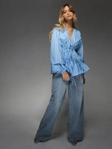MISSGUIDED Parte superior con volumen de globo, volantes y amarres en frente a rayas