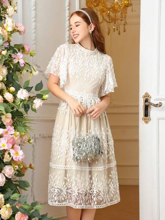 少女碎花连衣裙，舒适时尚的夏季服装，可爱甜美的必备单品