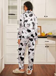 SweetSlumber Conjunto de pijama de satén con estampado de vaca y ribete de contraste