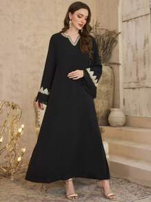 Al Najma 金色刺绣缺口领流苏喇叭袖连衣裙，朴素的卡夫坦 - 黑色 - 查看 6