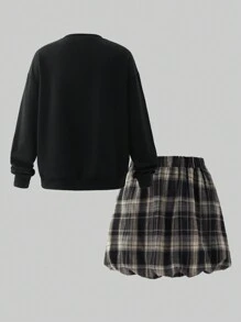 SHEIN Set de 2 piezas para chicas adolescentes: Parte superior con estampado de letras y números + Minifalda con volantes a cuadros, conjunto casual de atletismo