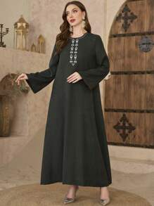 Al Najma Losse Maxi Arabische Stijl Jurk Met Ronde Halslijn En Delicaat Geborduurd Ontwerp, Elegant
