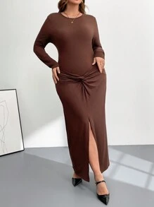 SHEIN Privé Tenue de Thanksgiving pour femmes de grande taille Tenues d'automne pour femmes Nouveau style à la mode et élégant Vêtements de bureau pour le travail Vêtements de travail pour le travail Conception à manches longues marron Conception de taille Robe longue moulante torsadée Robe élégante Robe de fête de Noël