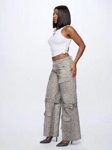 SUMWON WOMEN Pantalones cargo de pierna ancha con estampado de serpiente, detalles de hebilla, bolsillos utilitarios, cintura media, estilo bohemio de moda callejera para otoño e invierno - Marrón - Ver 7