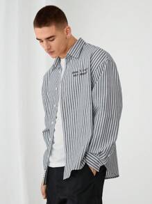 Manfinity VCAY 男女通用宽松字母图案印花长袖休闲编织条纹衬衫 - 彩色 - 查看 2