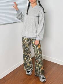 SHEIN Pantalones de punto a media cintura con estampado de camuflaje y ramas de árbol para adolescentes en otoño/invierno, sudadera con capucha gris con estampado de texto gráfico, pantalones cargo deportivos casuales y de regreso a la escuela