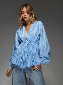 MISSGUIDED Parte superior con volumen de globo, volantes y amarres en frente a rayas