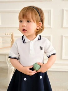 SHEIN Set de 2 piezas Conjunto casual de verano para niña con blusa de cuello polo con botones y mangas con volantes, y falda plisada - Azul y blanco - Ver 3