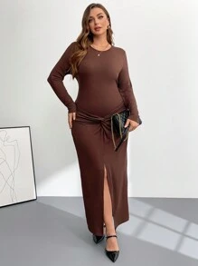 SHEIN Privé Tenue de Thanksgiving pour femmes de grande taille Tenues d'automne pour femmes Nouveau style à la mode et élégant Vêtements de bureau pour le travail Vêtements de travail pour le travail Conception à manches longues marron Conception de taille Robe longue moulante torsadée Robe élégante Robe de fête de Noël