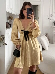 SHEIN Frenchy Vestido largo de manga larga con Body de unicolor y lazo grande en la parte delantera, vestido de fiesta de colores dorados, vestido corto, conjunto de Año Nuevo para mujer, vestido de fiesta, vestido formal, conjunto de Año Nuevo, conjunto de vacaciones, vestidos de Año Nuevo, vestido de lentejuelas, vestido con lazo
