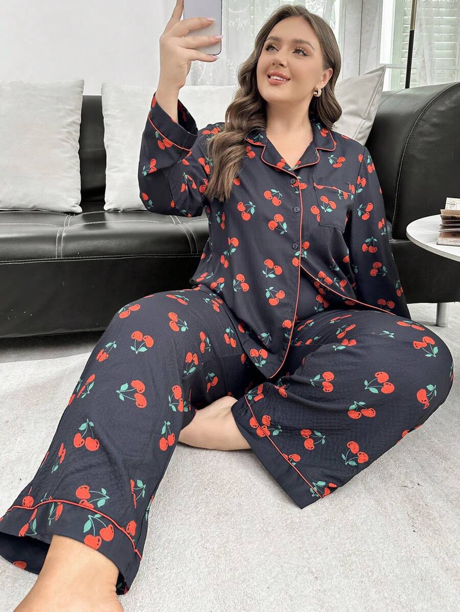 SHEIN Conjunto de pijama de manga larga con abertura frontal con estampado de cerezas, talla grande - Multicolor - Ver 1