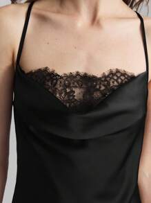 Ontre 女式超长连衣裙，配有可调节细肩带、蕾丝领口和后开衩 - 黑色 - 查看 8